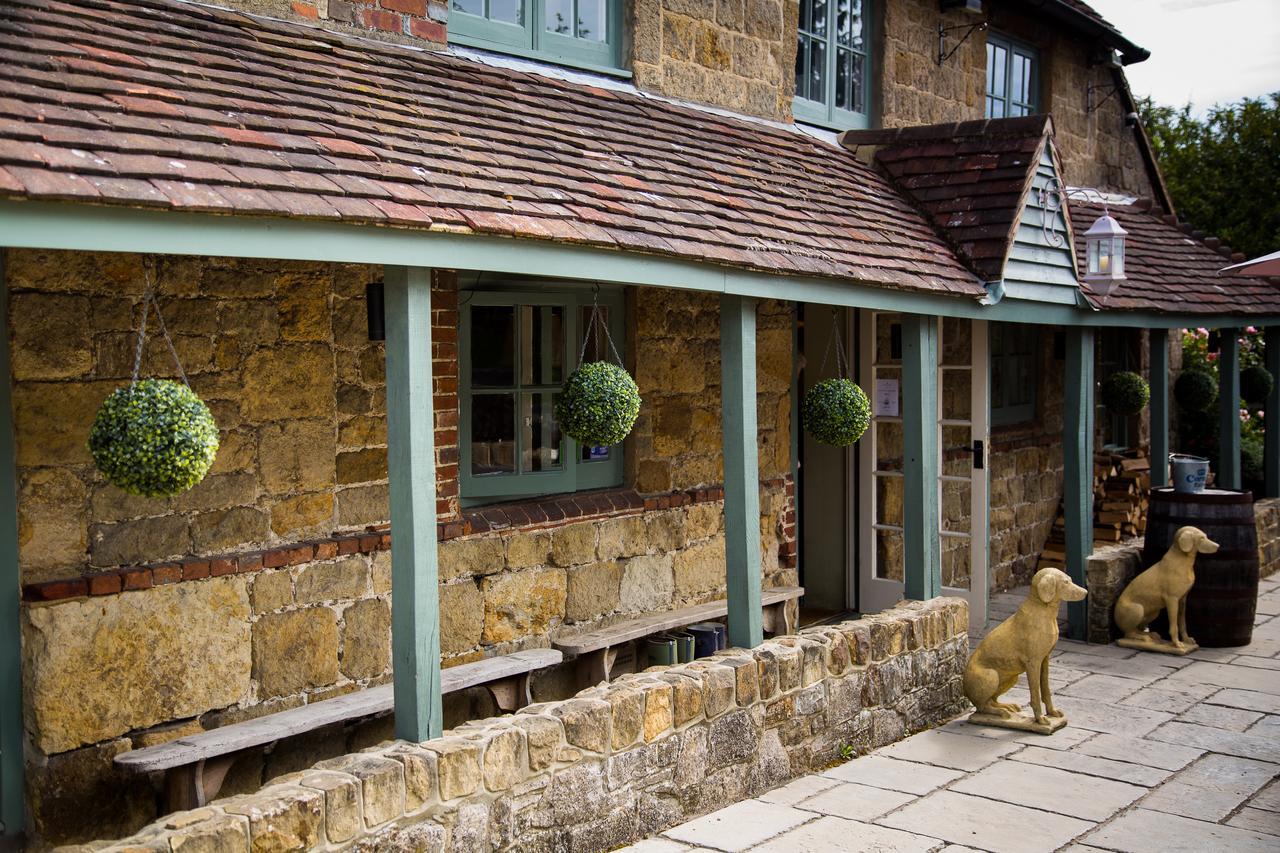 The Kings Arms Hotel Fernhurst Exterior foto